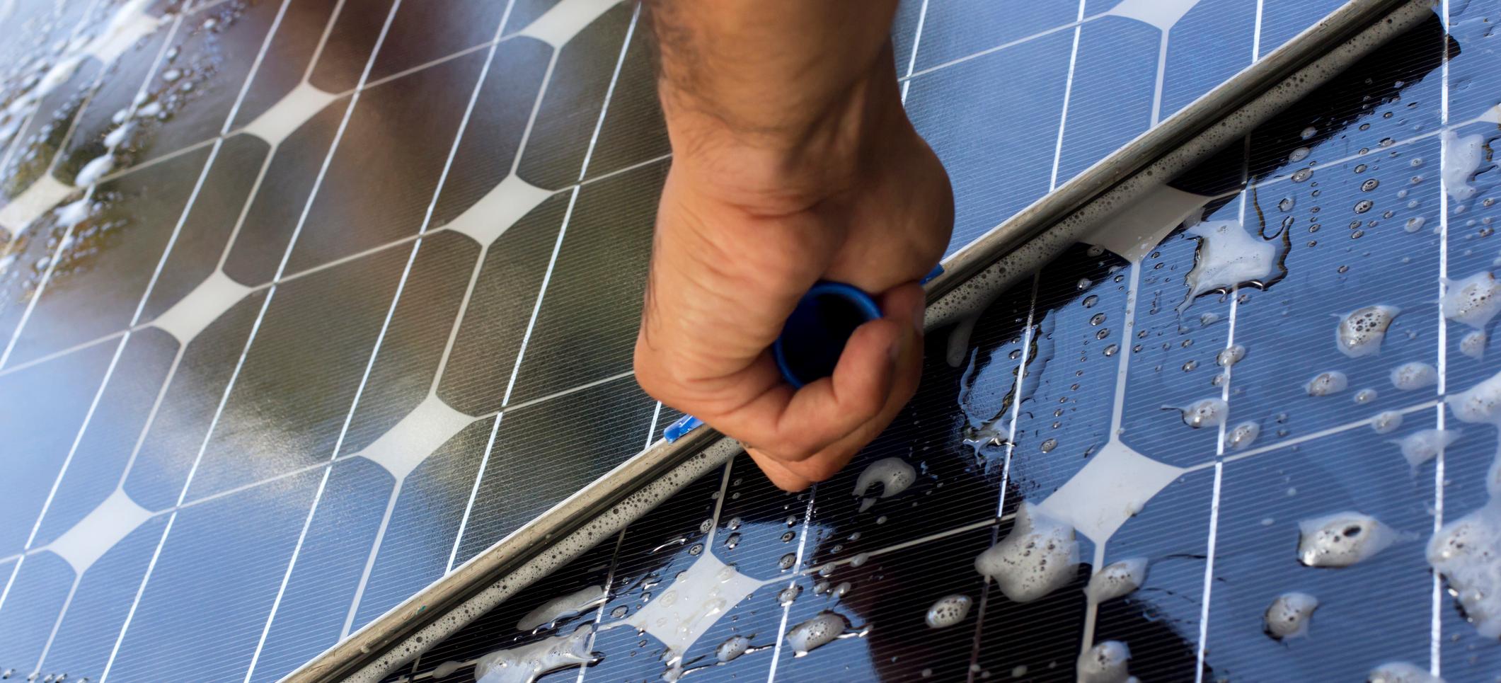 Cómo llevar a cabo el mantenimiento de tus paneles solares
